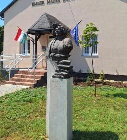 247. legjobb látnivaló: Ember Mária-mellszobor