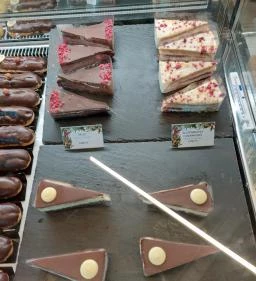 Emily Éclair - Etele Plaza