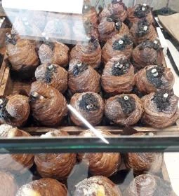 Emily Éclair - Etele Plaza