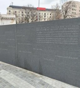 Hableány hajó áldozatainak emlékhelye