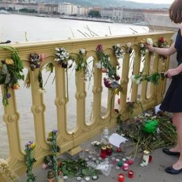 Hableány hajó áldozatainak emlékhelye Budapest - Külső kép