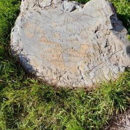 Emlékkapu, Vereb - Egyéb