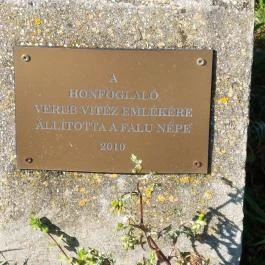 Emlékkapu, Vereb - Egyéb