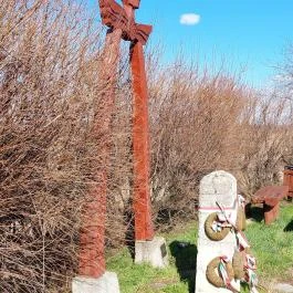 Emlékkapu, Vereb - Egyéb