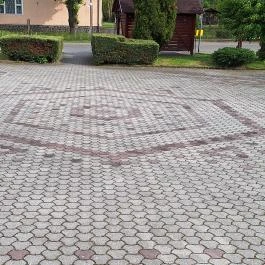 Emlékmű Mikófalva - Külső kép