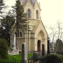 Ermel-Vojnits mauzóleum Bonyhád - Külső kép