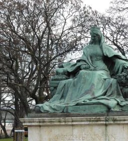 Erzsébet királyné szobra