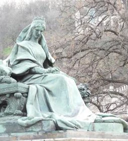 Erzsébet királyné szobra