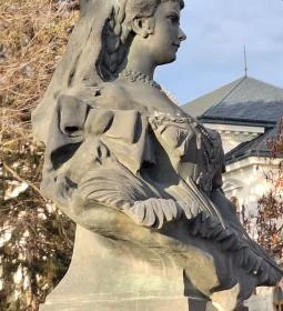 Erzsébet királyné szobra