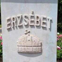 Erzsébet királyné szobra, Esztergom - Egyéb