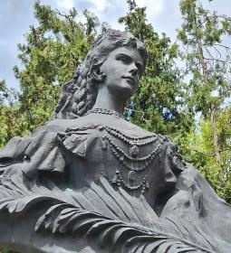 Erzsébet királyné szobra