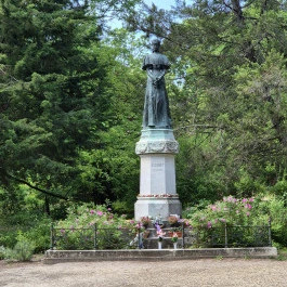 Erzsébet királyné szobra, Gödöllő - Külső kép