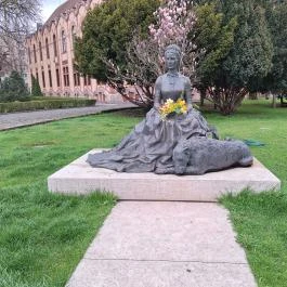Erzsébet királyné szobra - Pesterzsébet Budapest - Külső kép