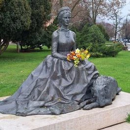 Erzsébet királyné szobra - Pesterzsébet Budapest - Külső kép