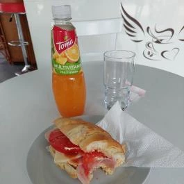 Esszencia Bisztró Tárnok - Étel/ital