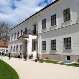 Esterházy-kastély Tata - Külső kép