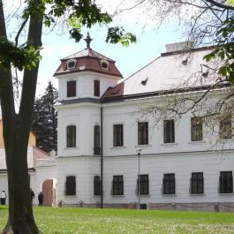 Esterházy-kastély Tata - Külső kép