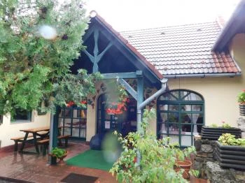 Eszter Panzió étterme Szentbékkálla