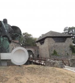 29. legjobb látnivaló: Esztergom Városalapító Vitéz szobra