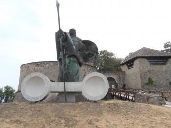 Esztergom Városalapító Vitéz szobra Esztergom