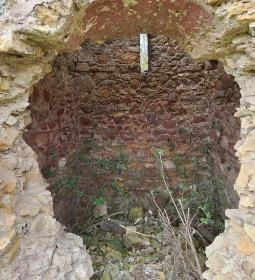 Eszterpusztai templomrom