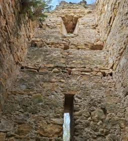 Eszterpusztai templomrom