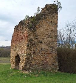 Eszterpusztai templomrom