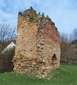 Eszterpusztai templomrom