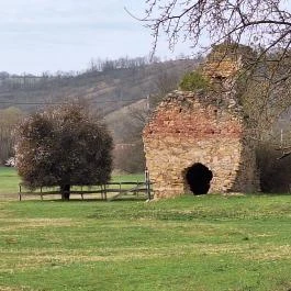 Eszterpusztai templomrom Cikó - Külső kép