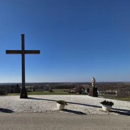 Eucharisztikus Kongresszus Emlékműve, Kám - Külső kép