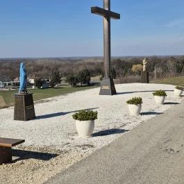 Eucharisztikus Kongresszus Emlékműve, Kám - Külső kép