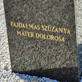 Eucharisztikus Kongresszus Emlékműve, Kám - Külső kép