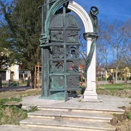 Az évezred kapuja Szekszárd - Külső kép