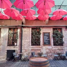 Extra, Budapest - Belső