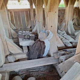 Fa harangláb Lónya - Belső