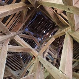 Fa harangláb Lónya - Belső