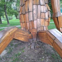 Fanyűvő óriás Bikal - Egyéb