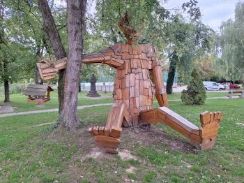 Fanyűvő óriás Bikal