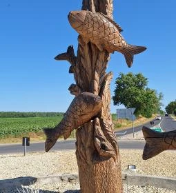 Faragott szobrok (halak)