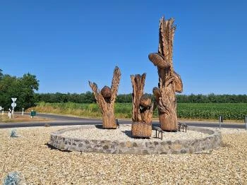 Faragott szobrok (halak) Tengelic