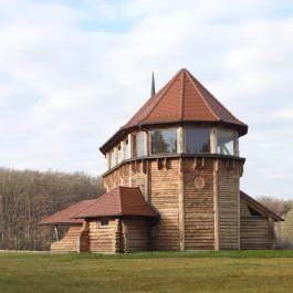 Fatemplom Magyarföld, Magyarföld - Külső kép