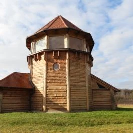 Fatemplom Magyarföld, Magyarföld - Külső kép