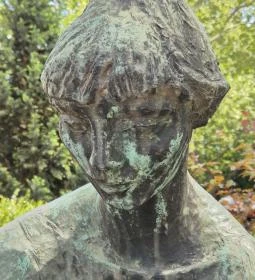 Faültető szobor