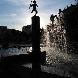 Faunok szökőkút, Szombathely - Külső kép