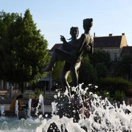 Faunok szökőkút, Szombathely - Külső kép