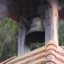 Favázas harangláb, Nemesmedves - Egyéb