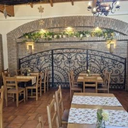  Fehér Akác Vendéglő Pér - Belső