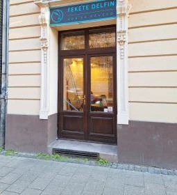 Fekete Delfin Bár & Kávézó