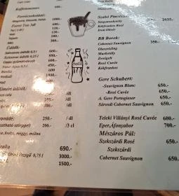 Fekete Delfin Bár & Kávézó