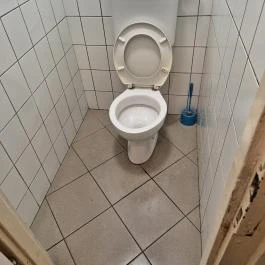 Fekete Delfin Bár & Kávézó Budapest - Mosdó